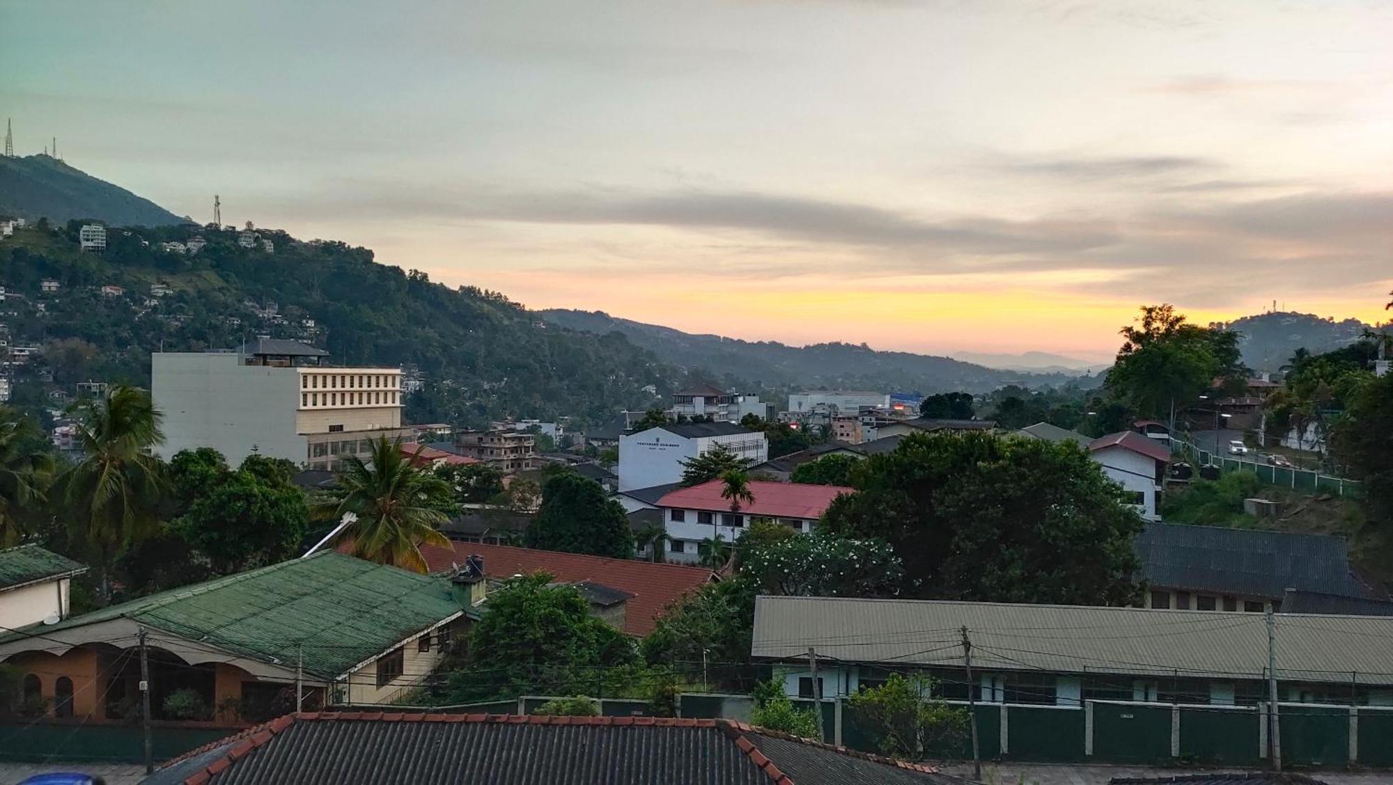 Marvel Hills Kandy Exterior foto