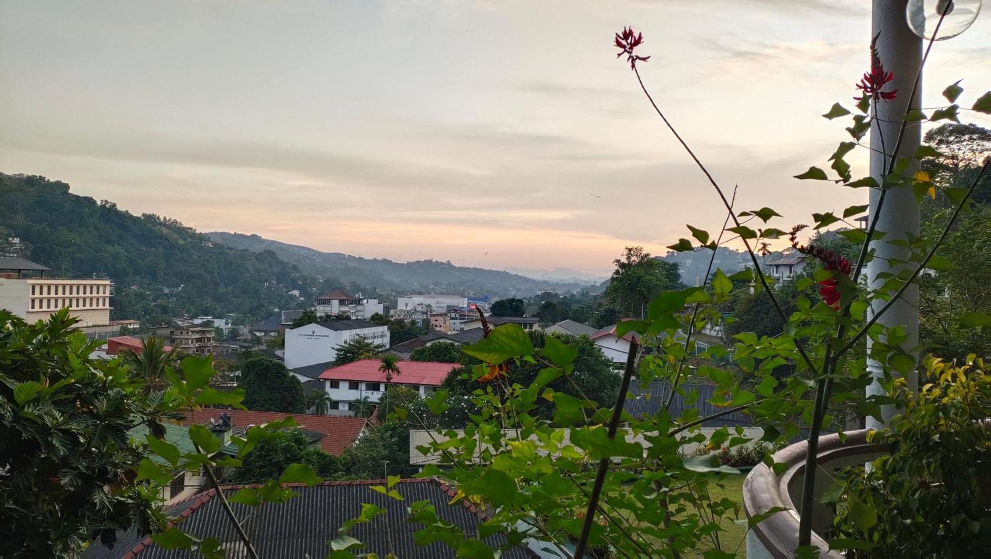 Marvel Hills Kandy Exterior foto